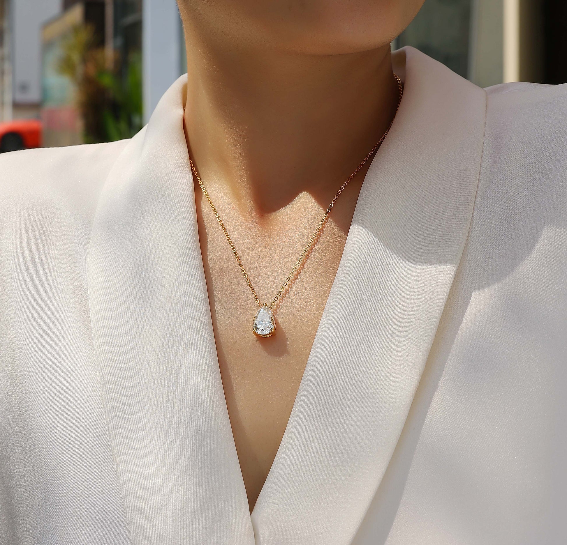 Fashionable Diamond Pendant Necklace