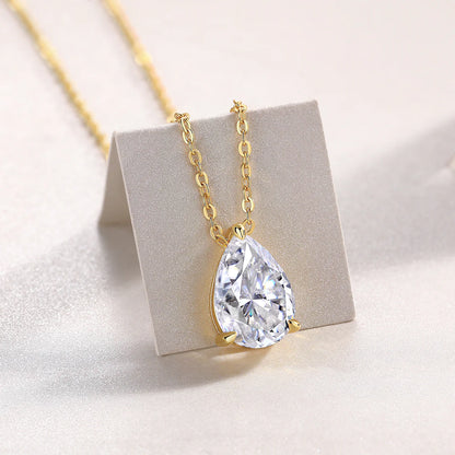 Fashionable Diamond Pendant Necklace