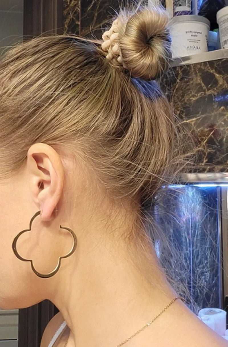 Hollow Clover Earrings for Women Classic Four-Leaf Clover Pin with Delicate Cutouts Women'S Stainless Steel Jewelry